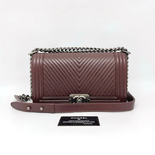 Preloved Chanel Boy Chevron Medium
