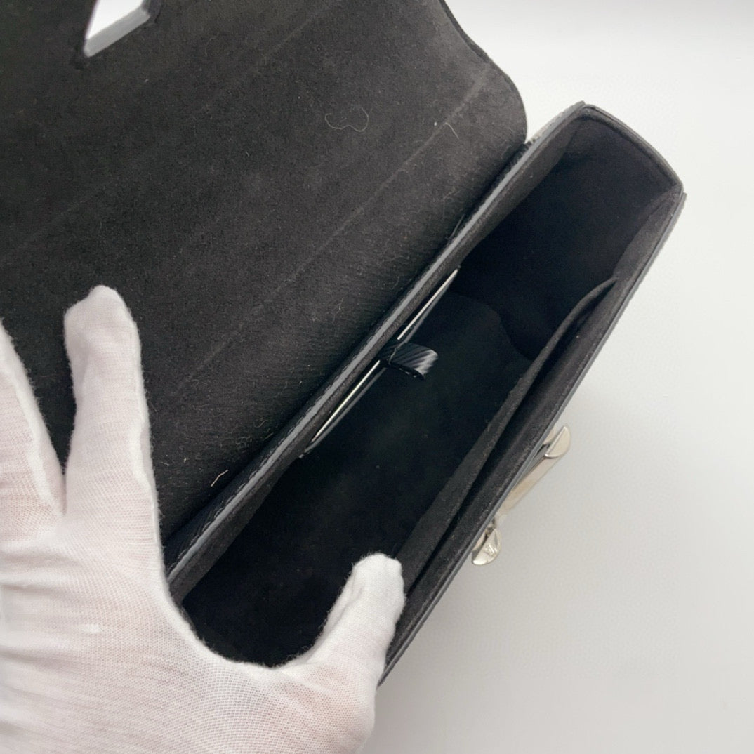 Preloved Louis Vuitton LV Twist MM