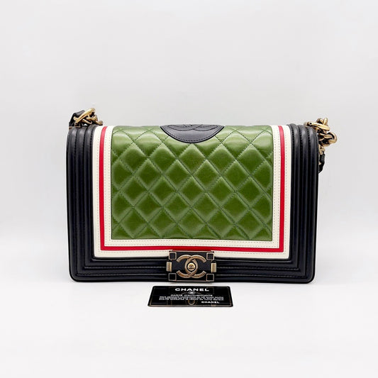 Preloved Chanel Boy New Medium