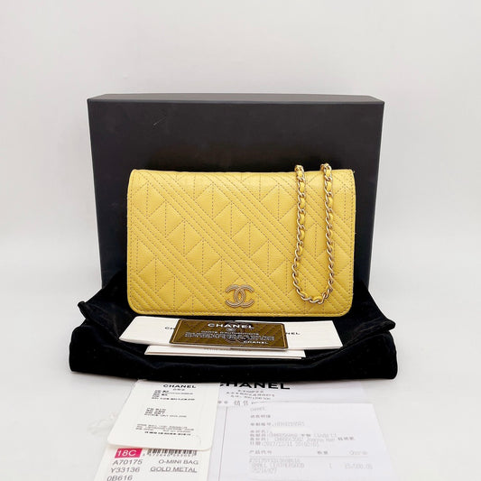 Preloved Chanel Limited Wallet On Chain (WOC)