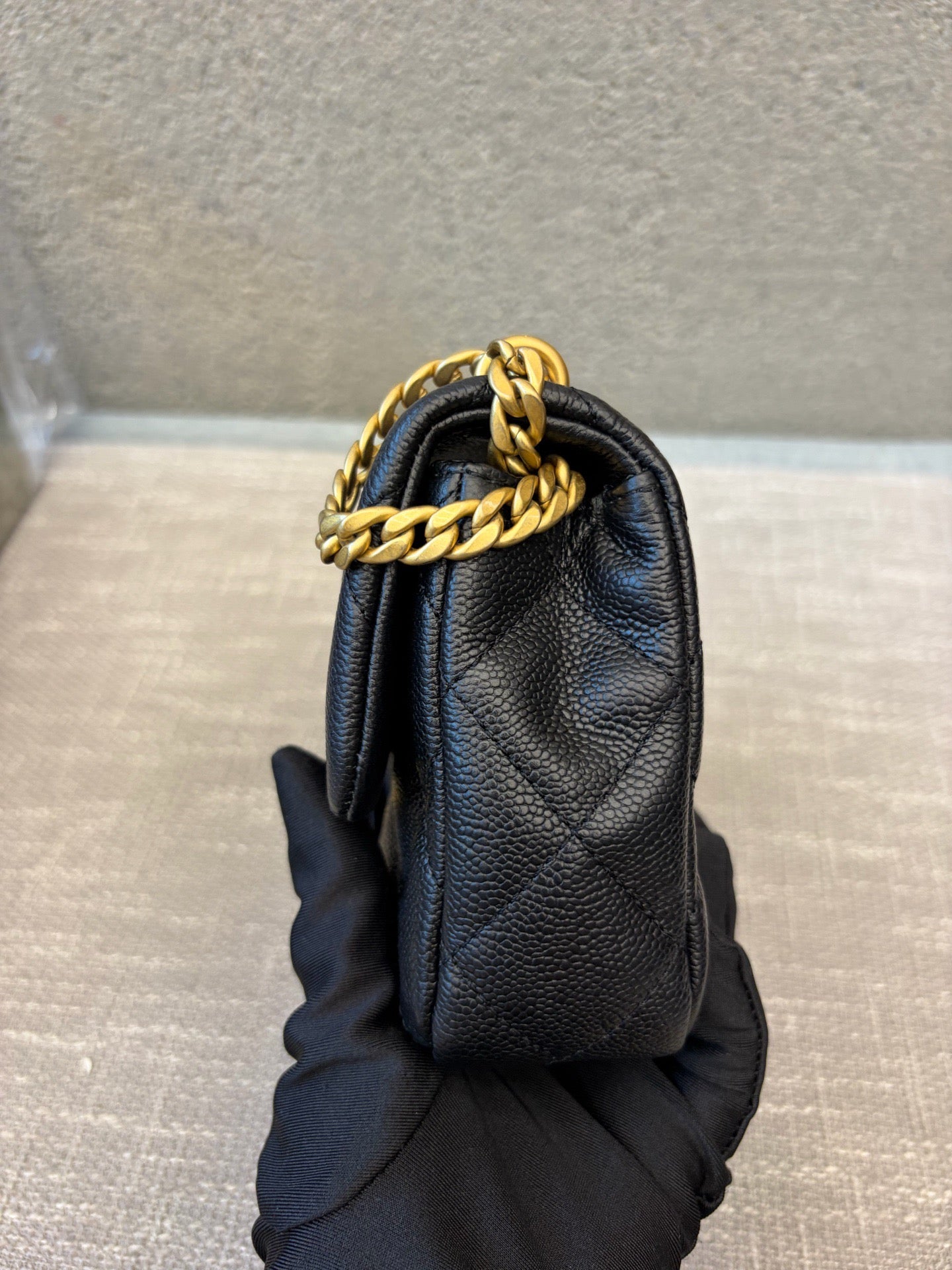 Preloved Chanel Black n Gold 23p Small Flap with Heart Adjustable Chain