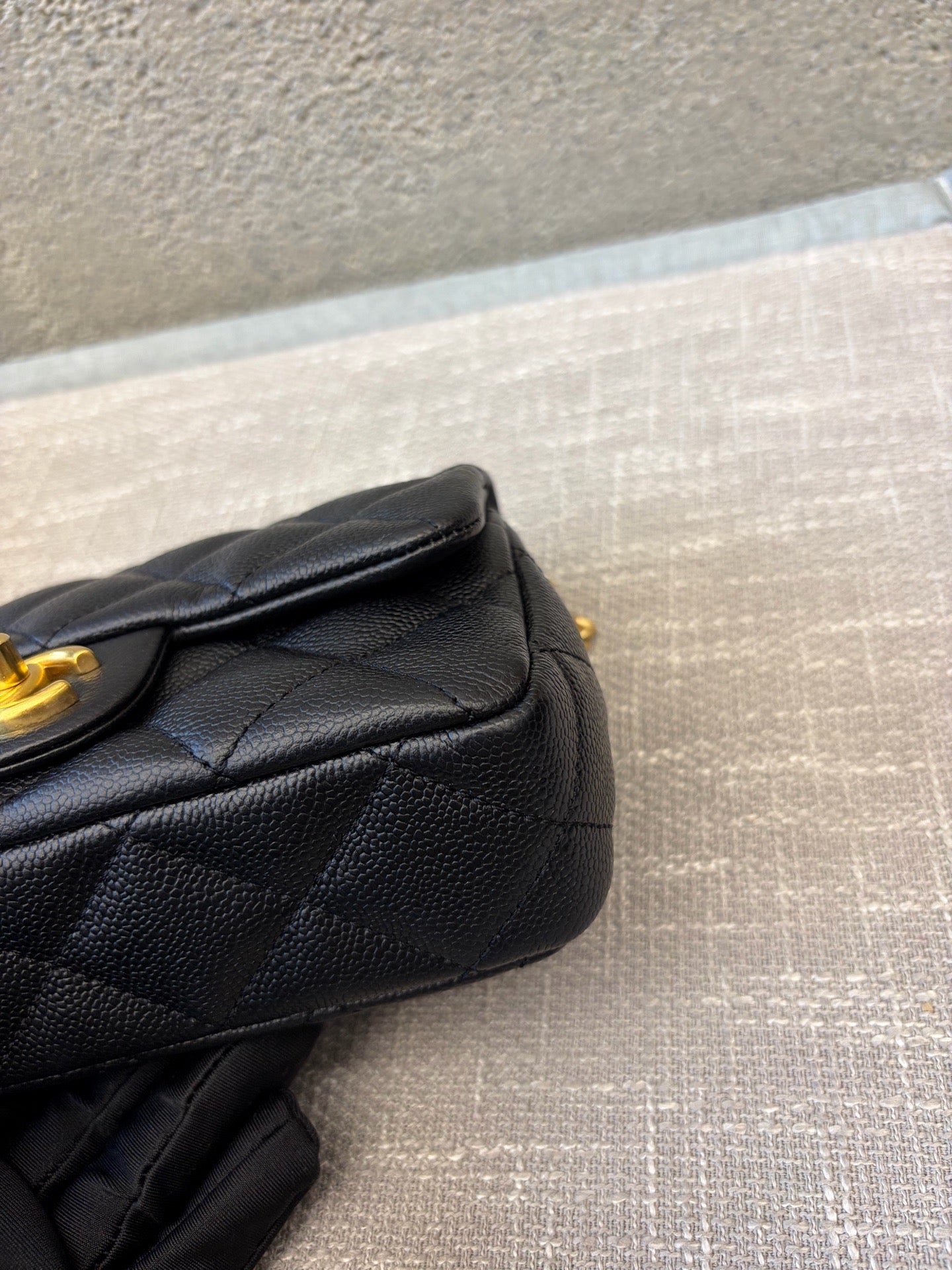 Preloved Chanel Black n Gold 23p Small Flap with Heart Adjustable Chain