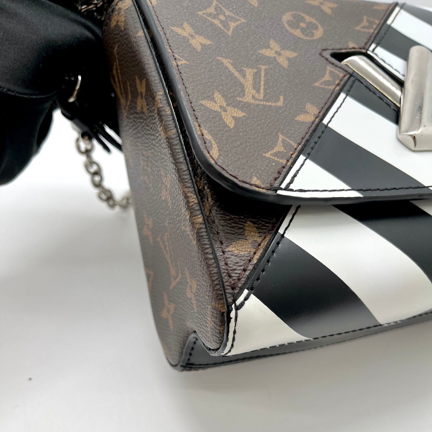 Preloved Louis Vuitton LV Twist MM