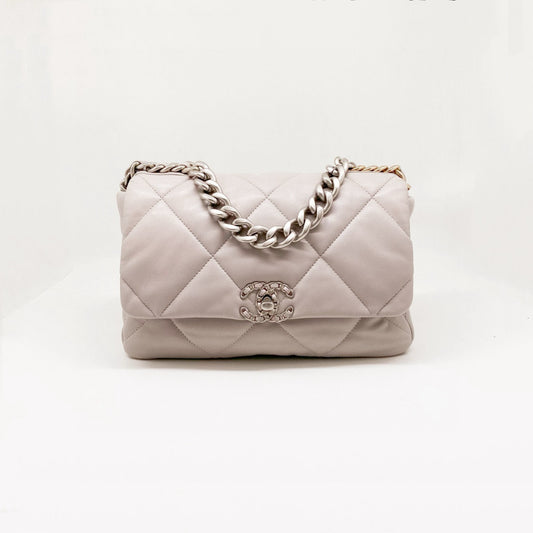 Preloved Chanel 19 Medium