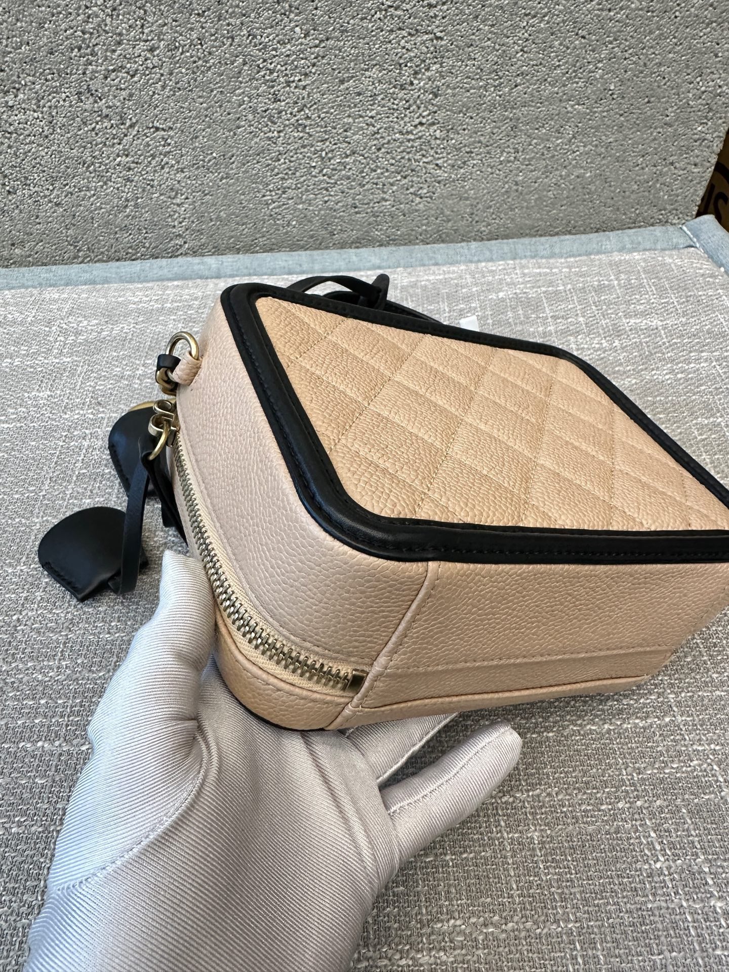 Preloved Chanel CC Filigree Vanity Case Small