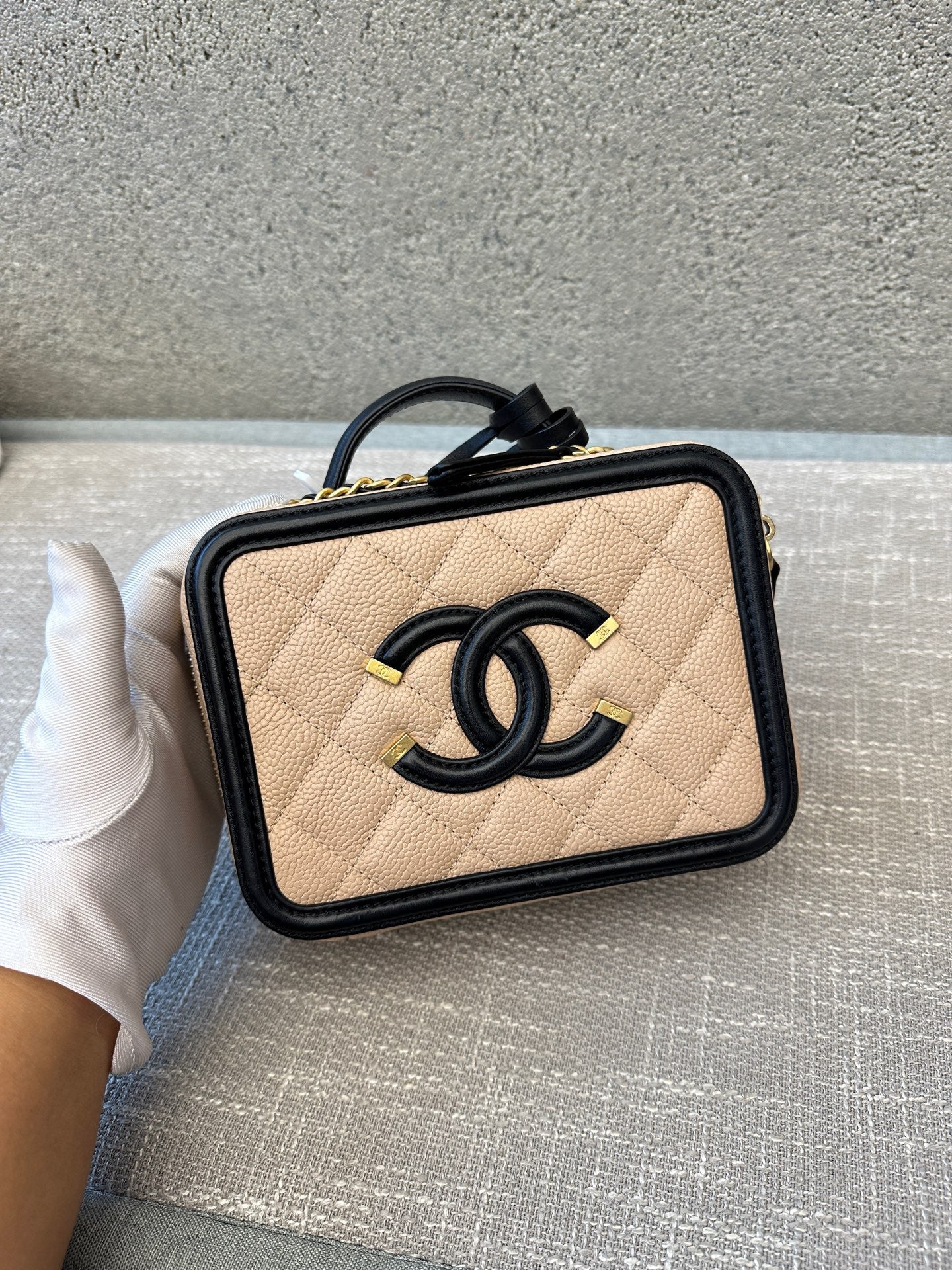 Preloved Chanel CC Filigree Vanity Case Small