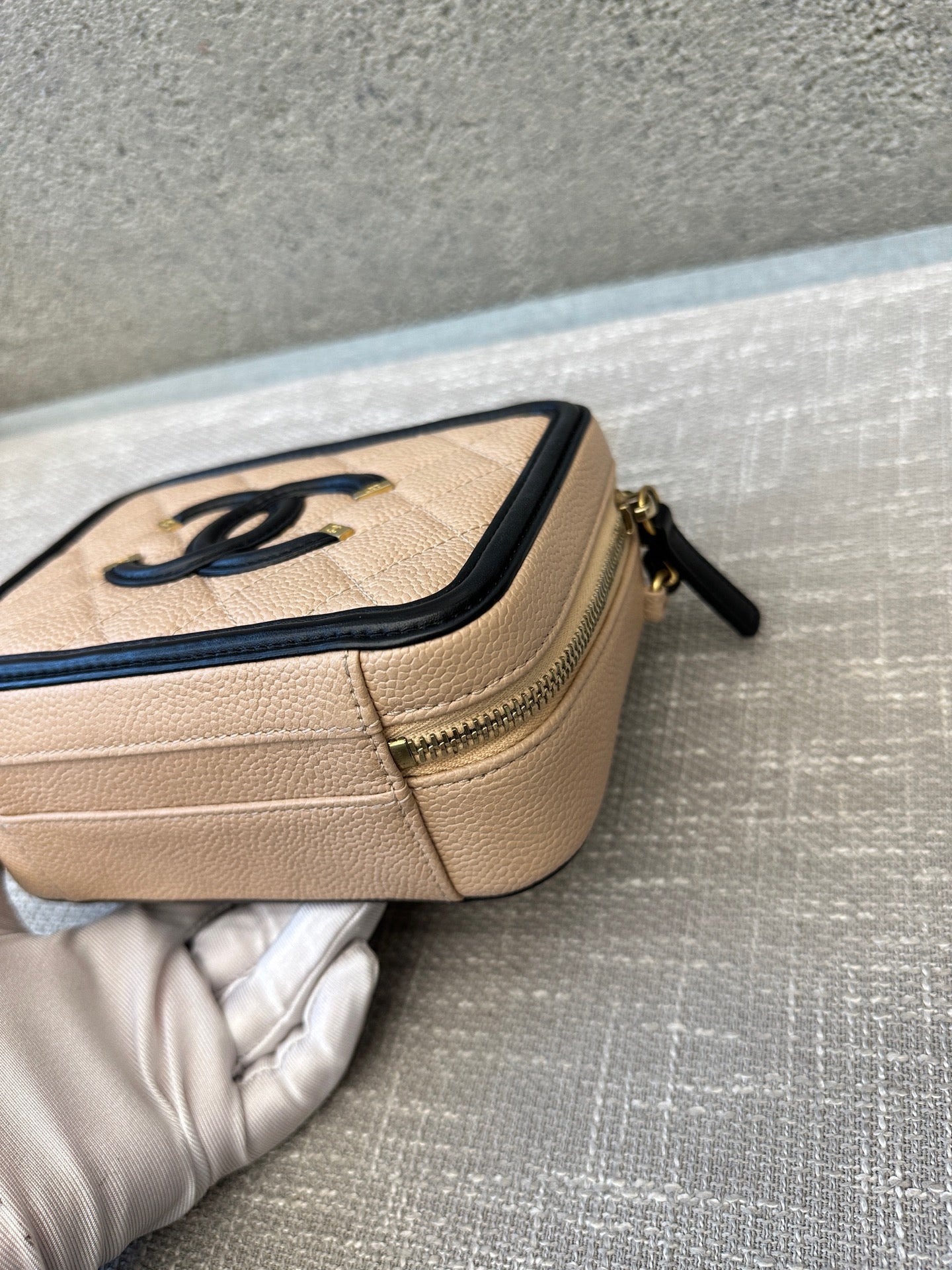 Preloved Chanel CC Filigree Vanity Case Small