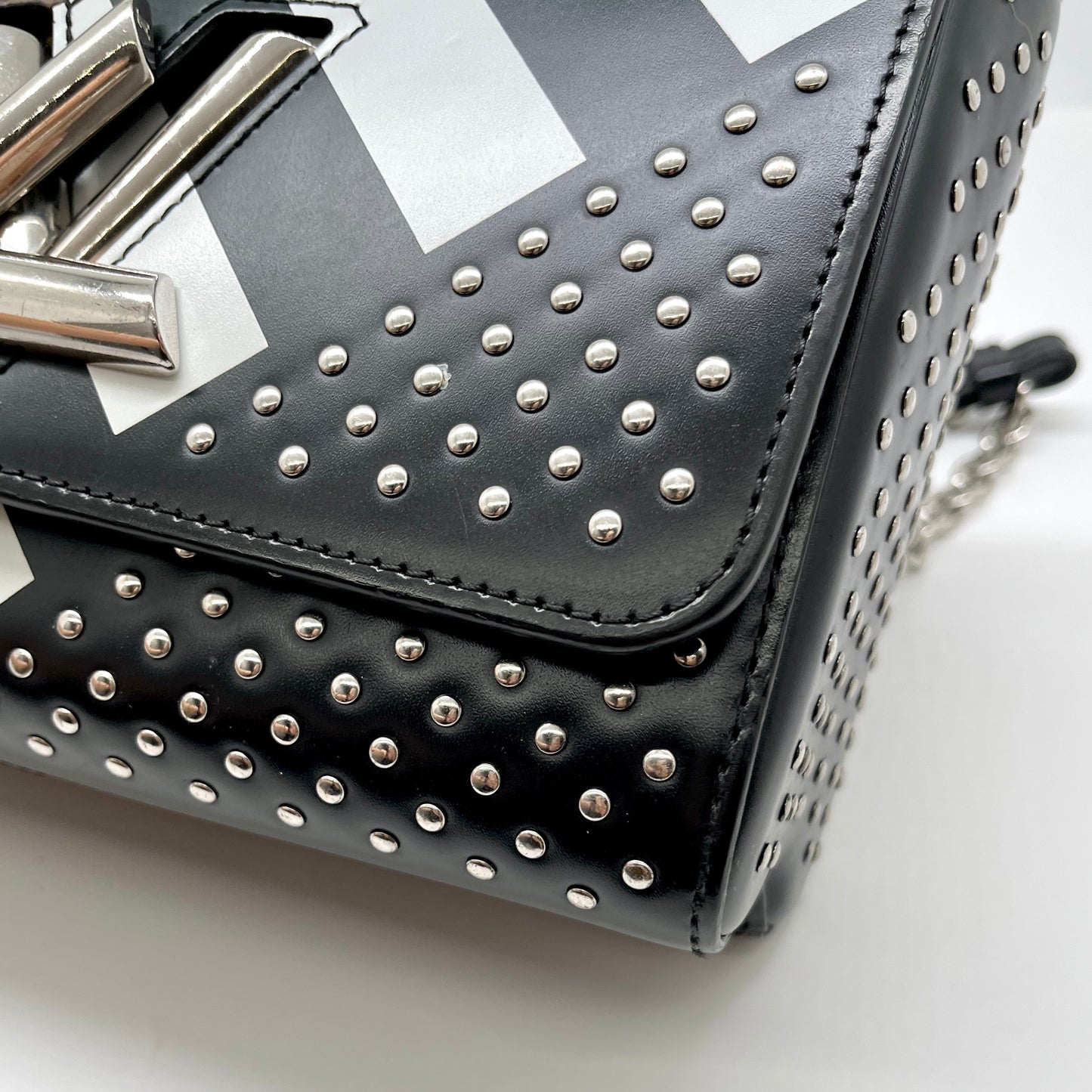 Preloved Louis Vuitton LV Twist MM