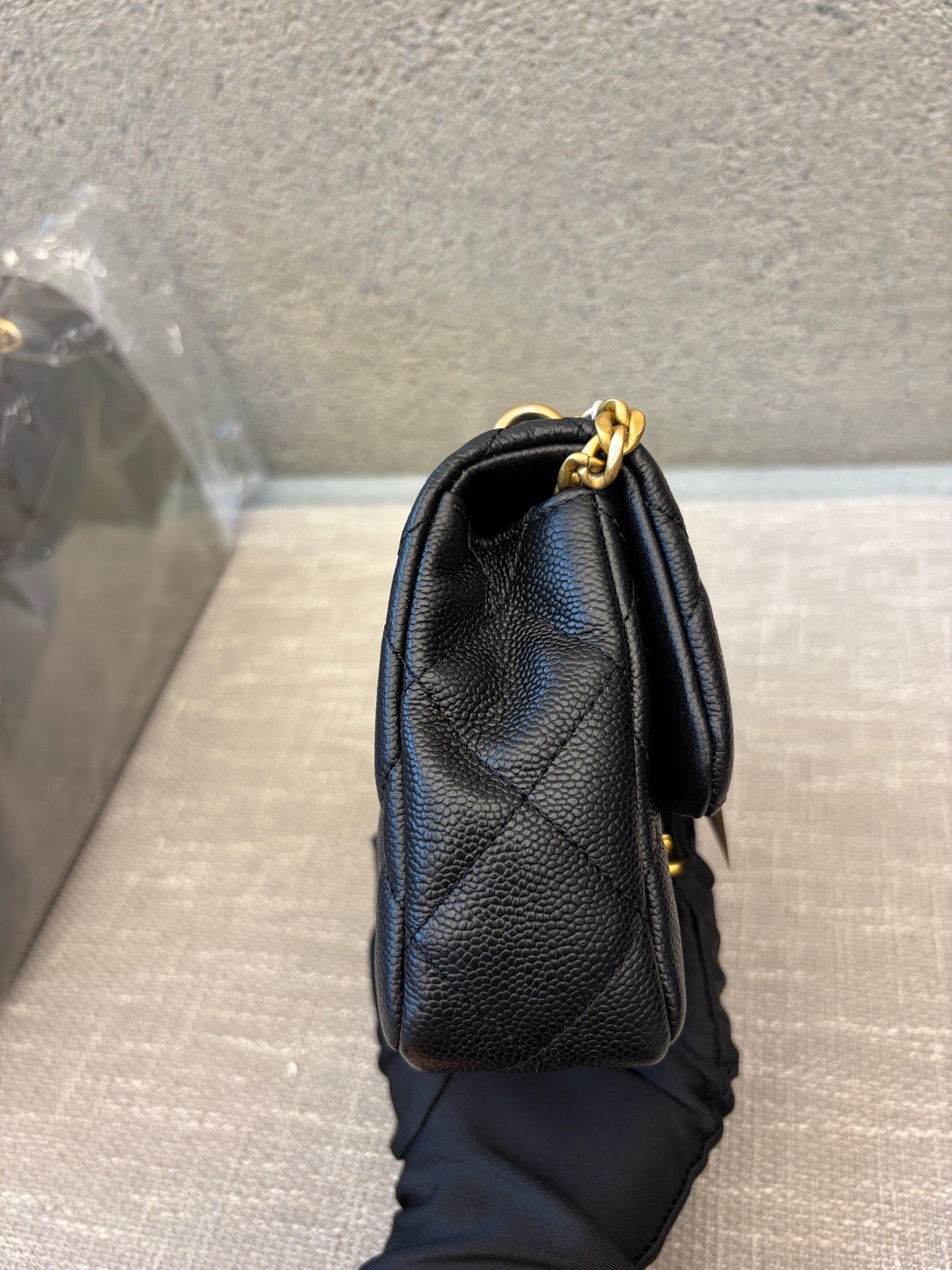 Preloved Chanel Black n Gold 23p Small Flap with Heart Adjustable Chain