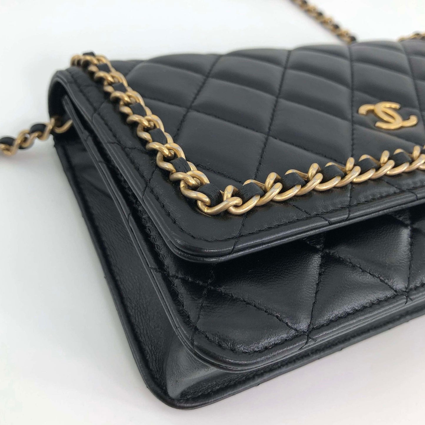 Preloved Chanel Black n Gold Chain Around Wallet On Chain WOC