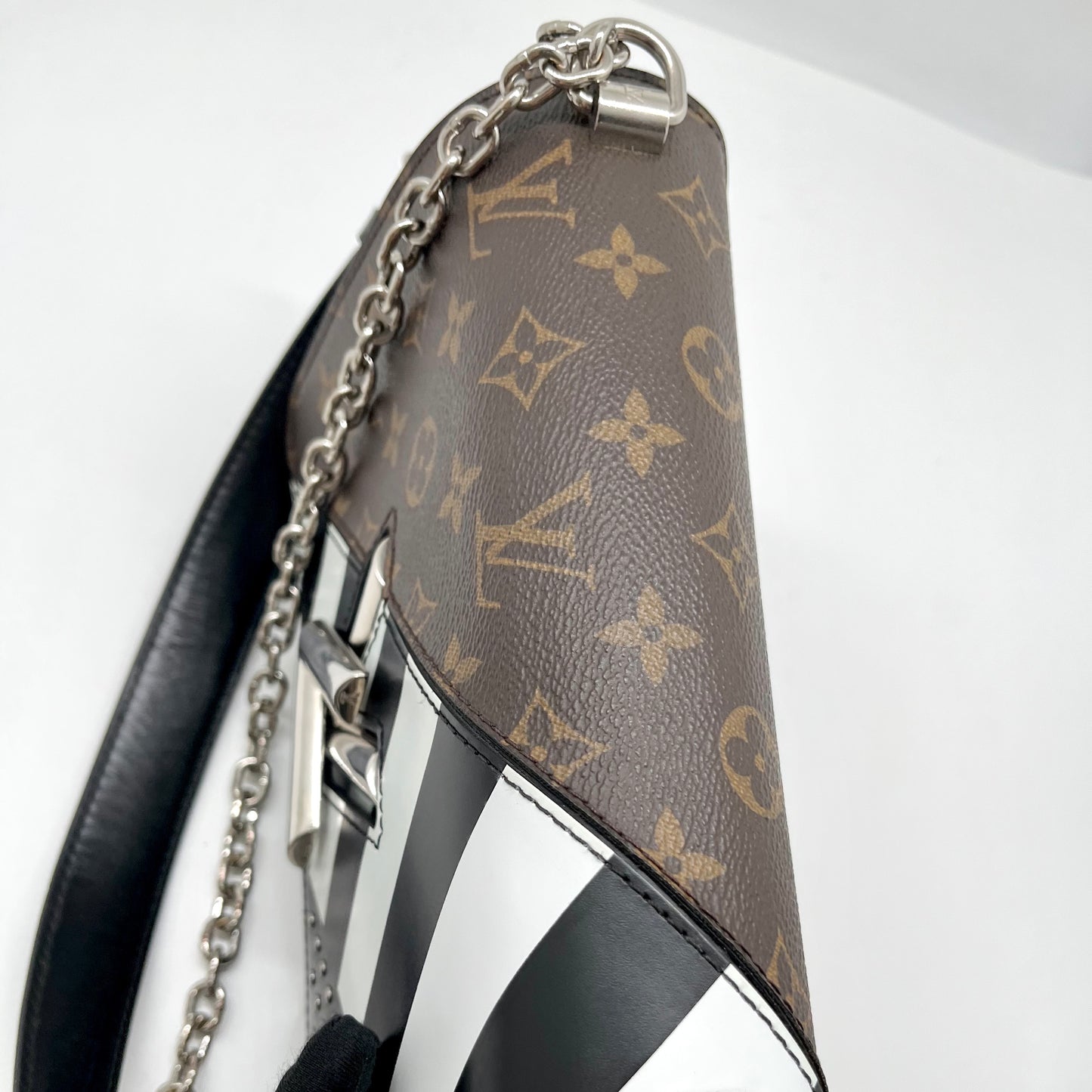 Preloved Louis Vuitton LV Twist MM