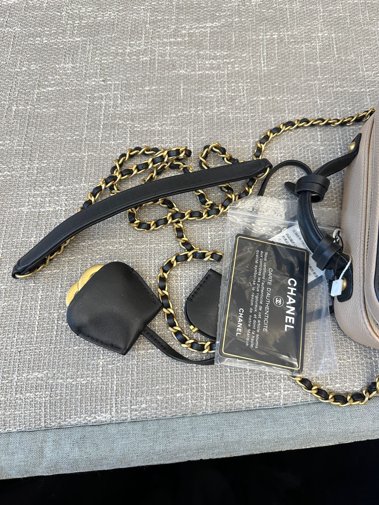 Preloved Chanel CC Filigree Vanity Case Small