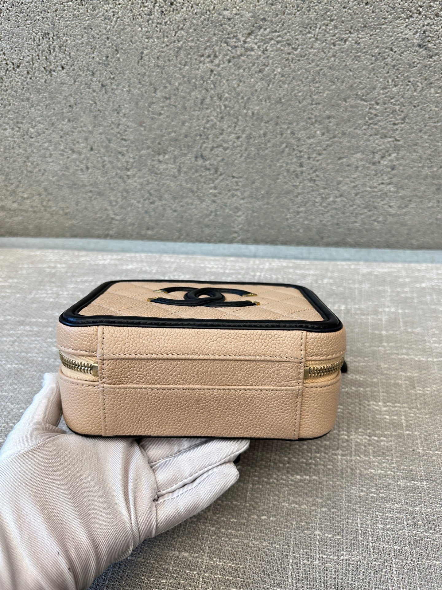 Preloved Chanel CC Filigree Vanity Case Small