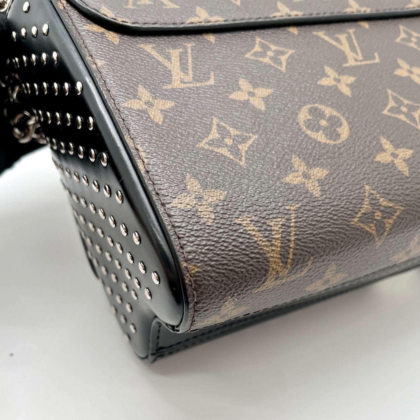 Preloved Louis Vuitton LV Twist MM