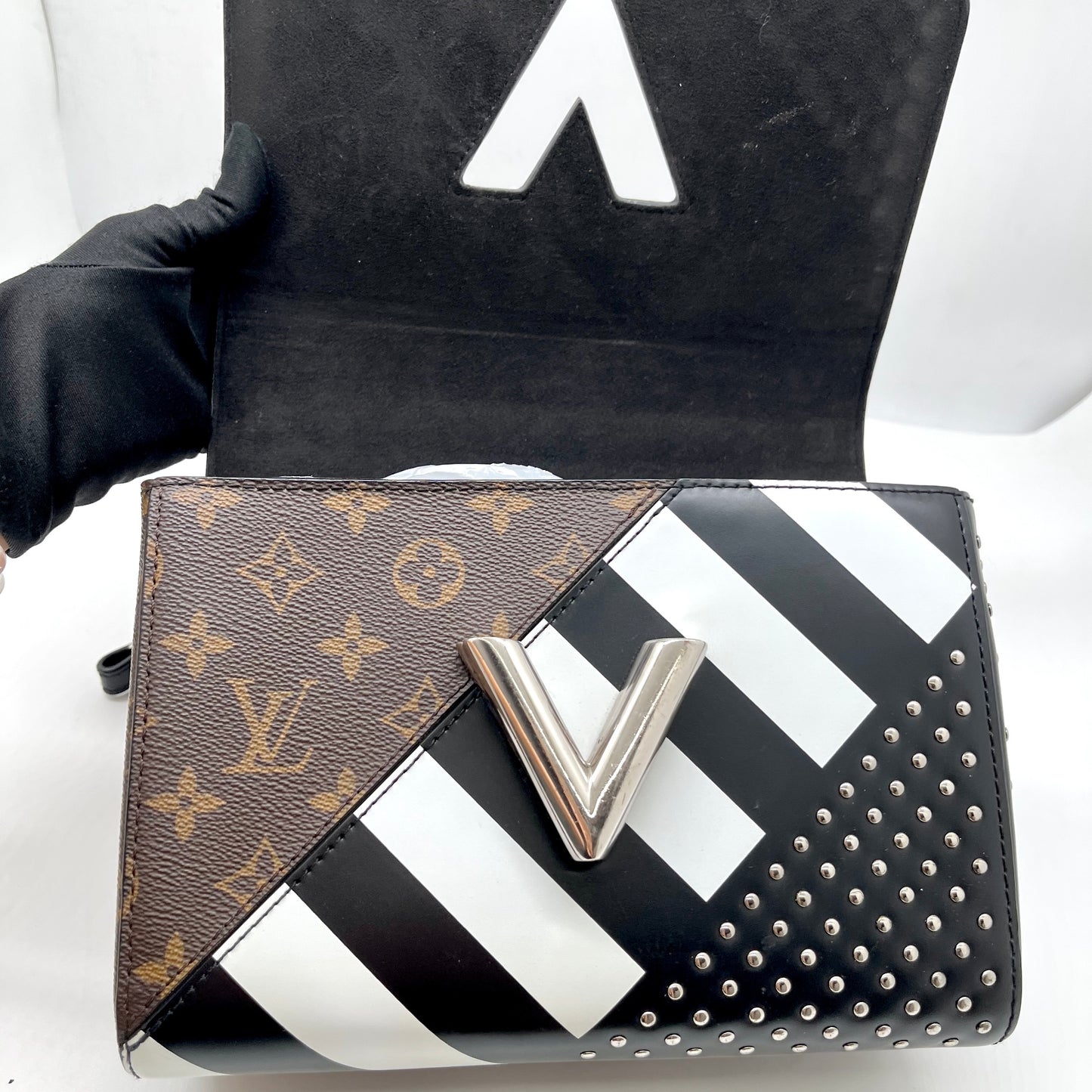 Preloved Louis Vuitton LV Twist MM