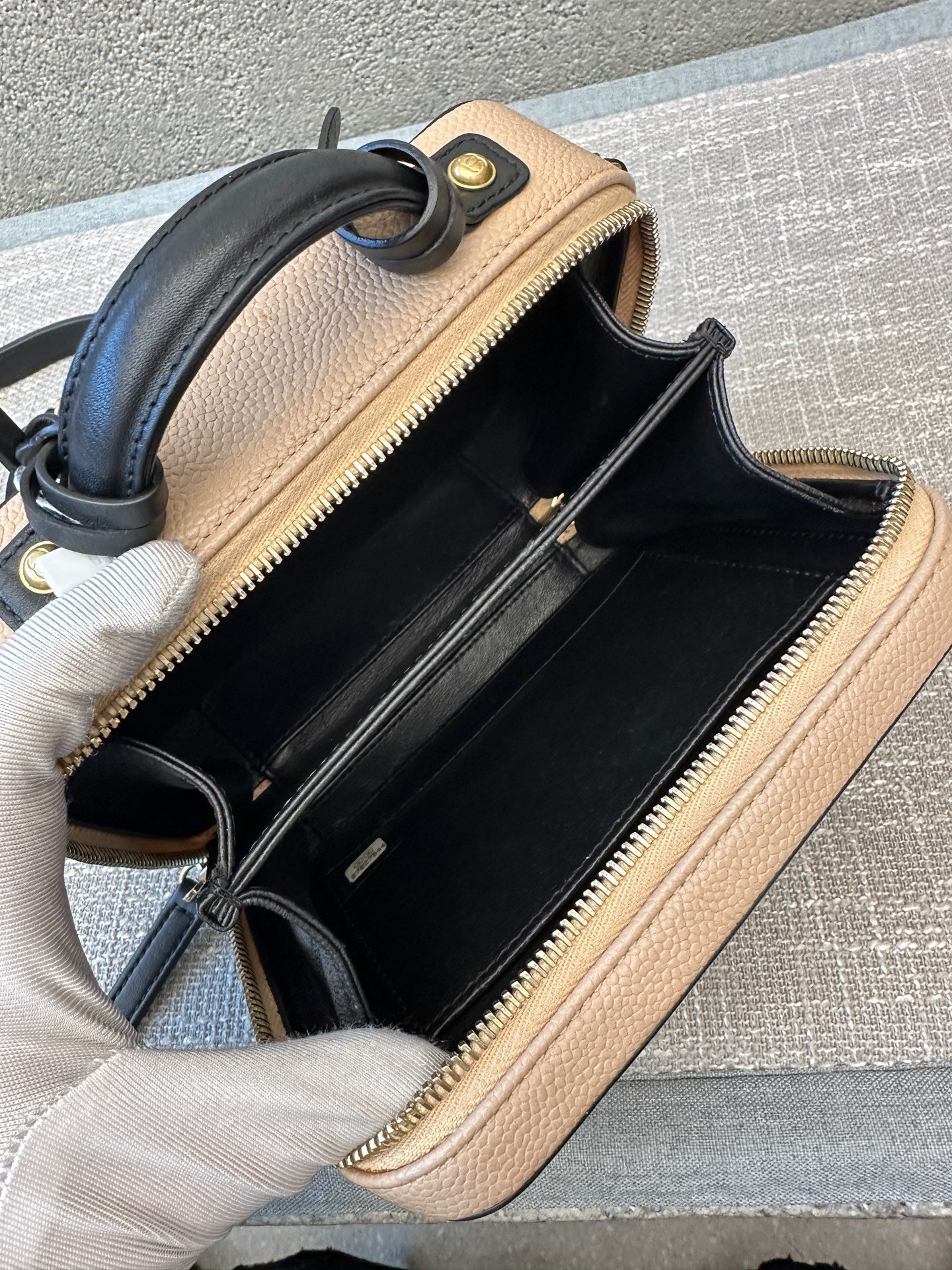 Preloved Chanel CC Filigree Vanity Case Small