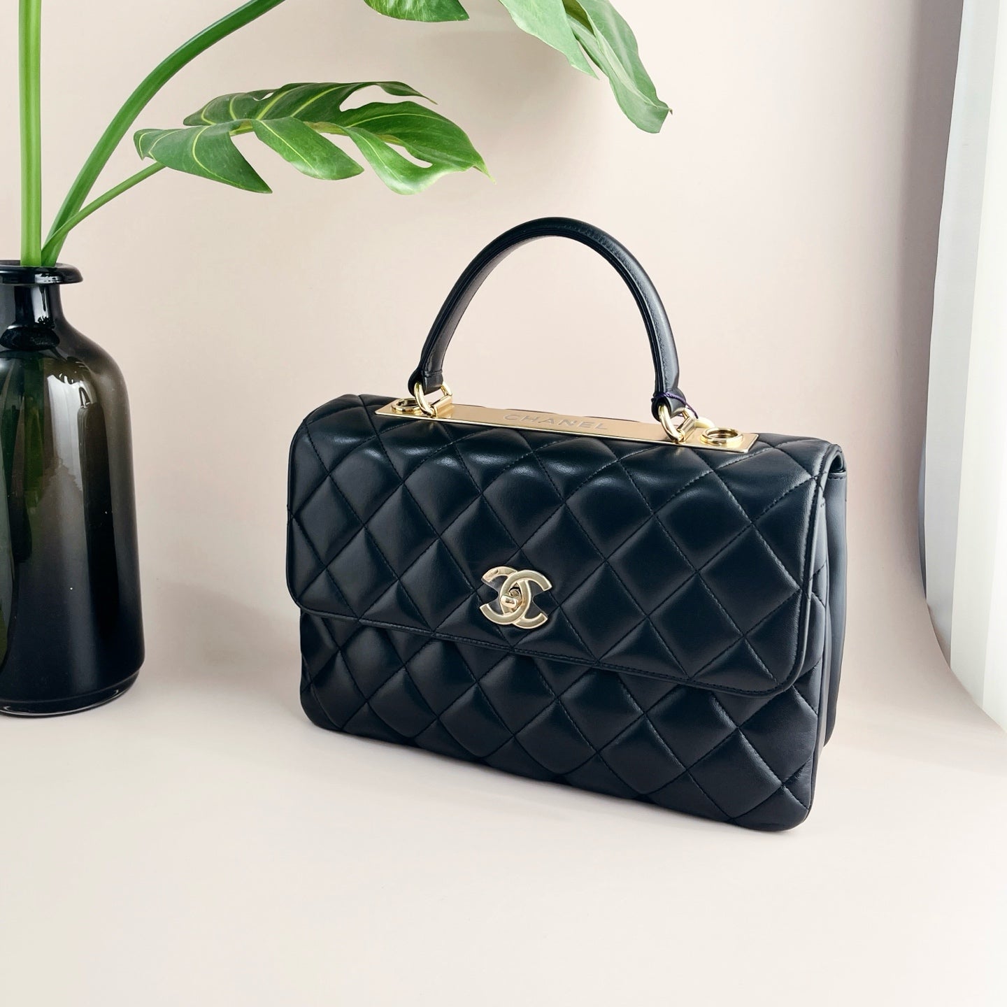 Preloved Chanel Black n Gold Trendy CC Medium