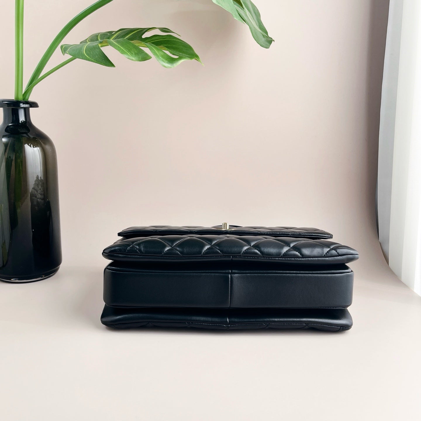 Preloved Chanel Black n Gold Trendy CC Medium