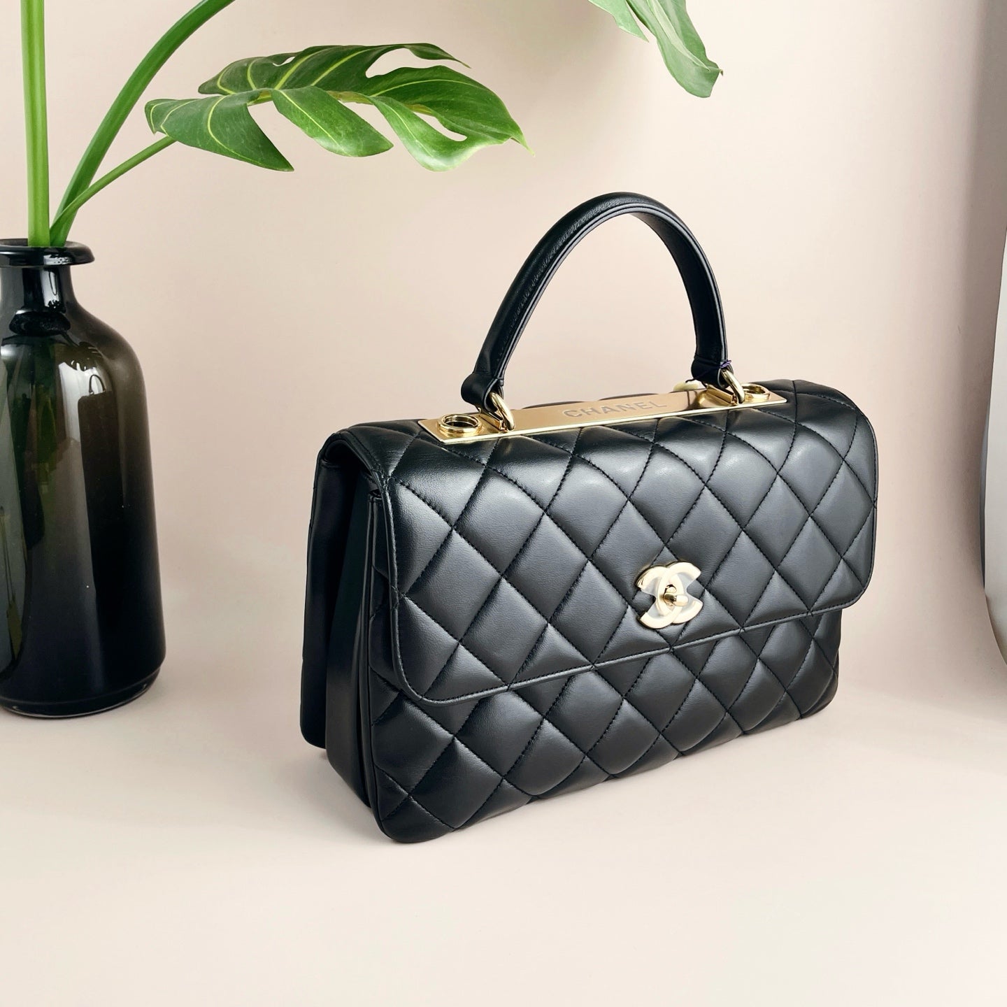 Preloved Chanel Black n Gold Trendy CC Medium