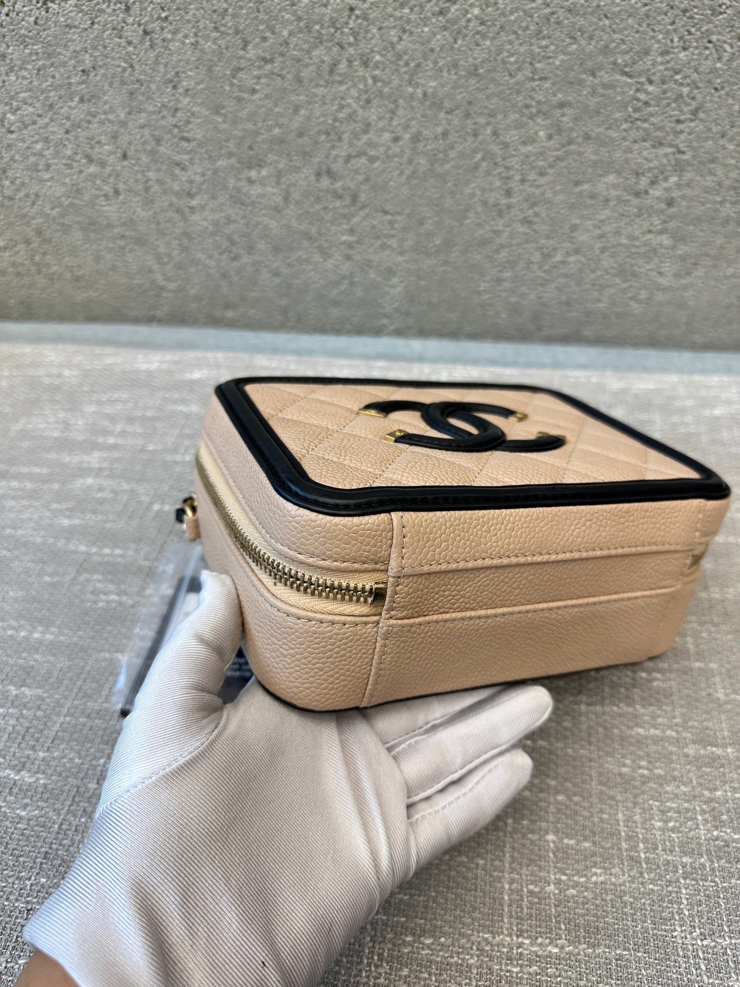 Preloved Chanel CC Filigree Vanity Case Small