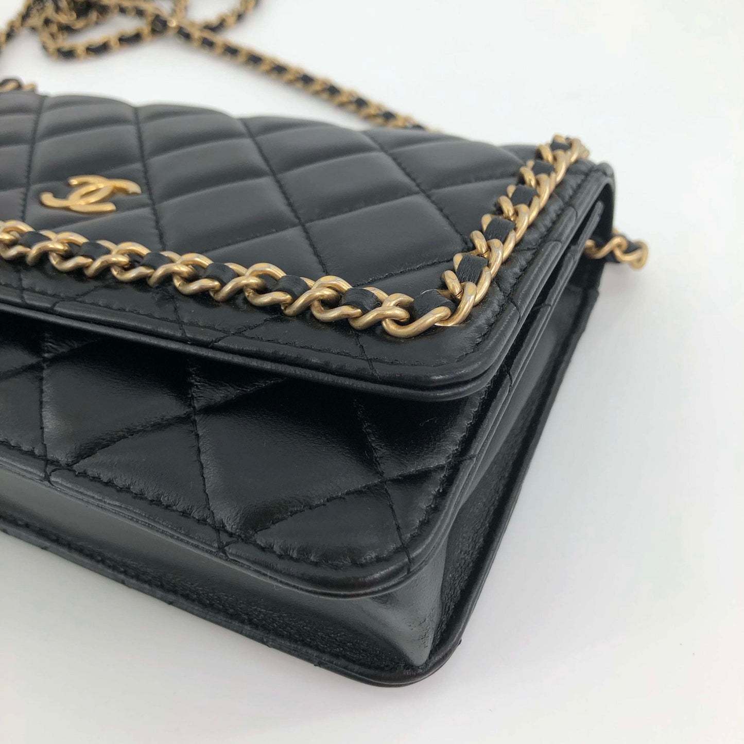 Preloved Chanel Black n Gold Chain Around Wallet On Chain WOC