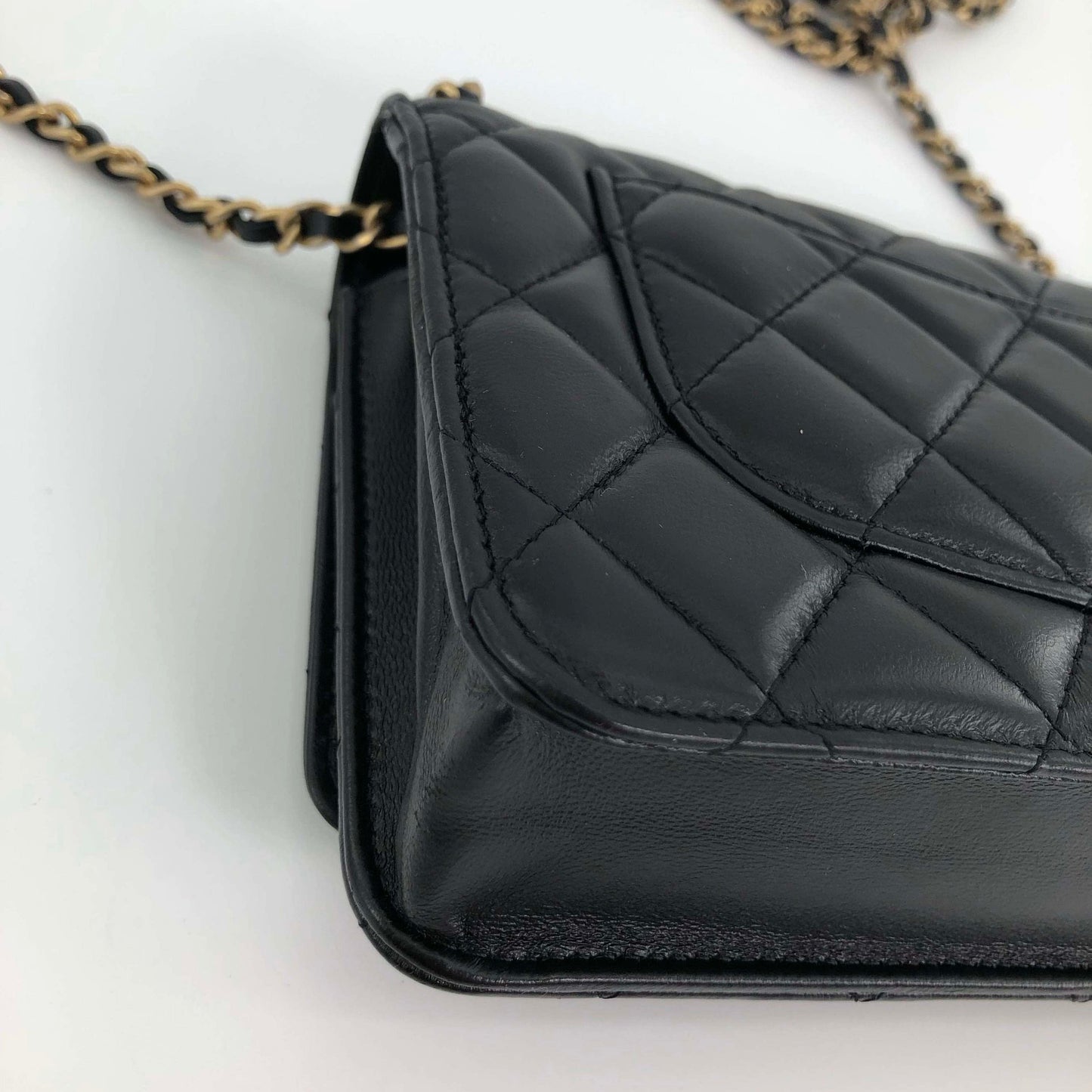 Preloved Chanel Black n Gold Chain Around Wallet On Chain WOC