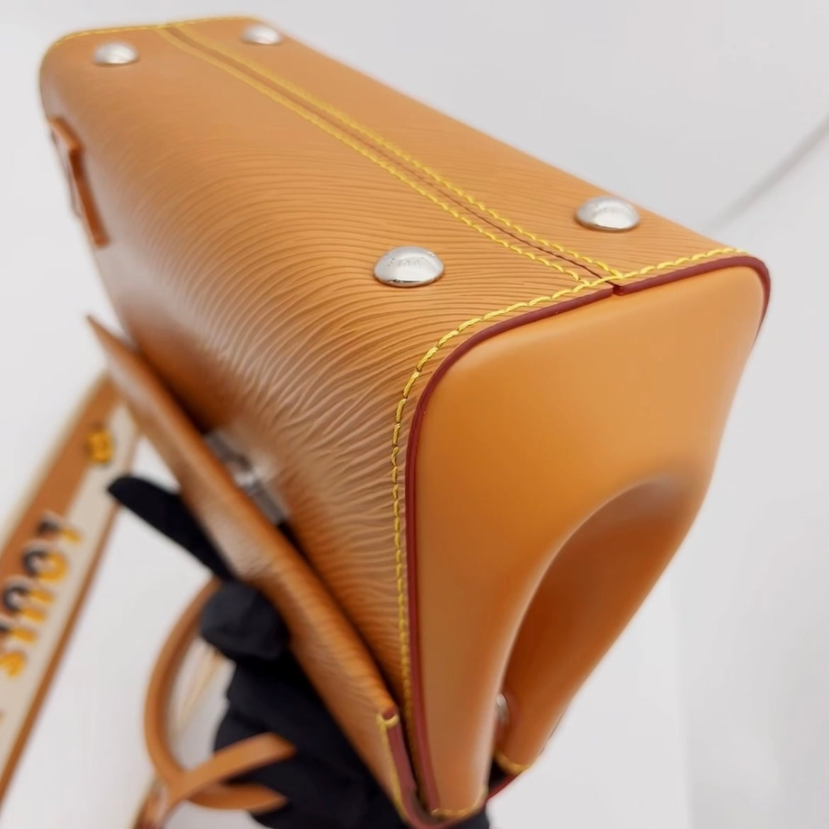 Louis Vuitton LV Cluny Mini Gold Miel - Nice Bag™