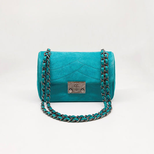 Preloved Chanel Wave / Scallop Pagoda Flap Bag Small