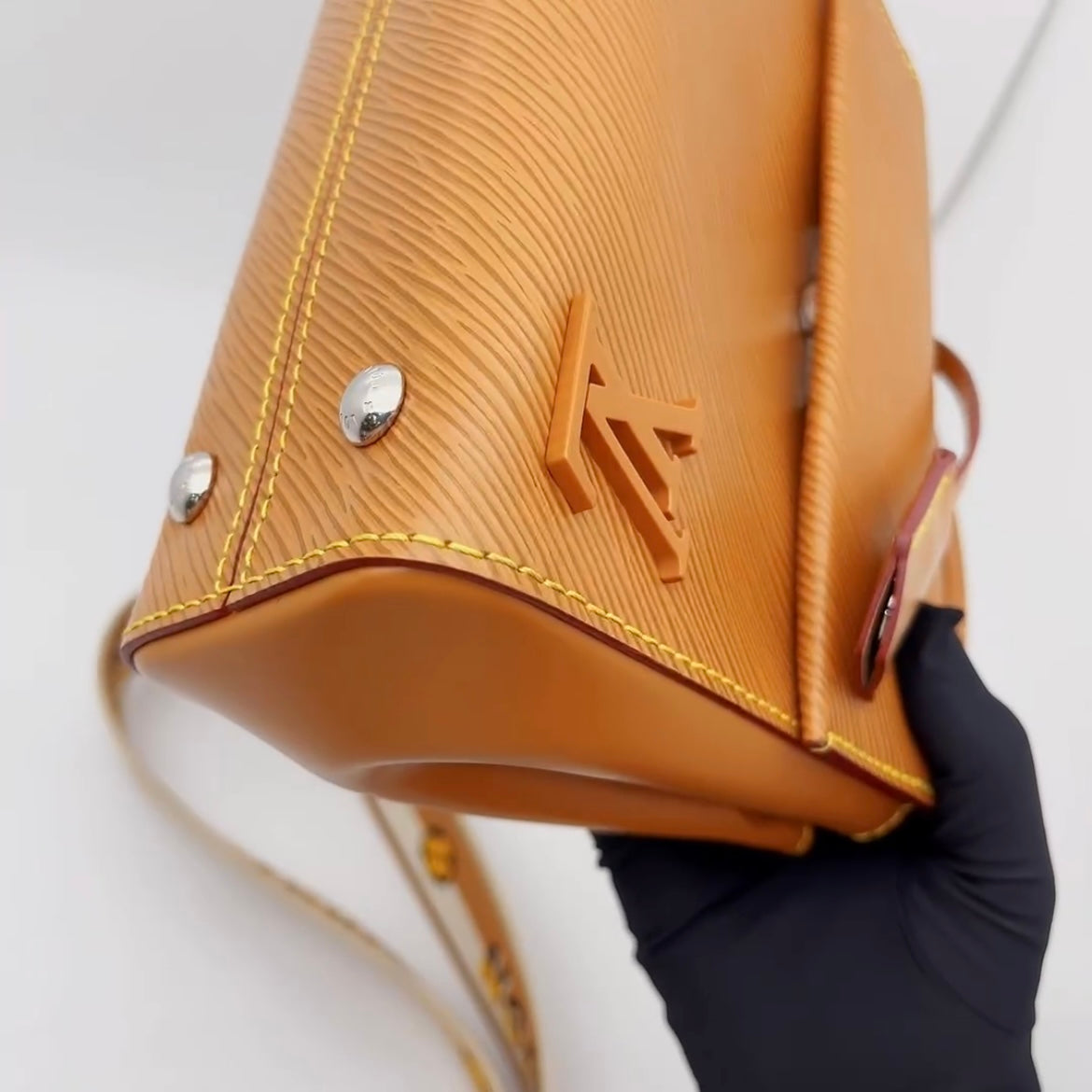 Louis Vuitton Cluny Mini Handbag Epi Leather Silver Color Hardware