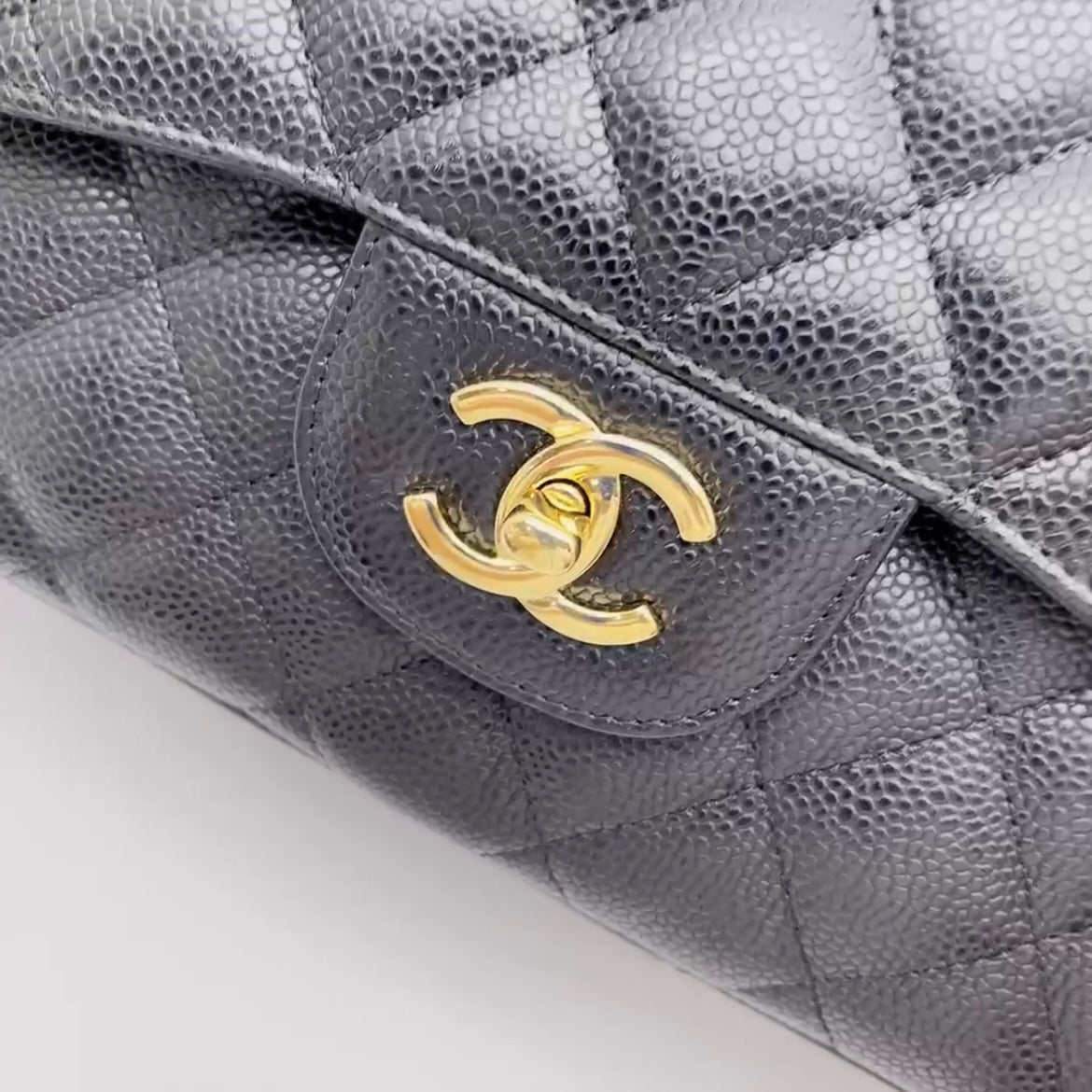 Chanel Classic Flap (Jumbo/silver hardware)
