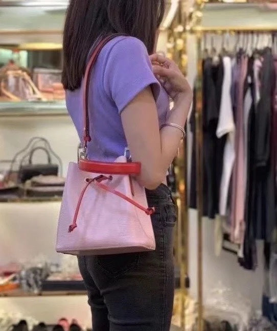 Shop Louis Vuitton NEONOE pink