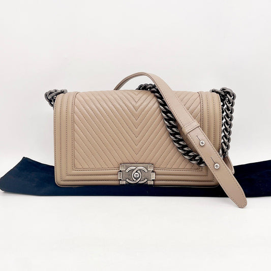 Preloved Chanel Boy Chevron Medium