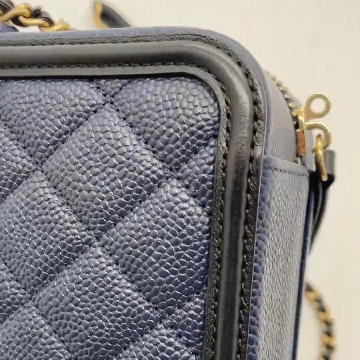 Preloved Chanel CC Filigree Vanity Case Small – allprelovedonly