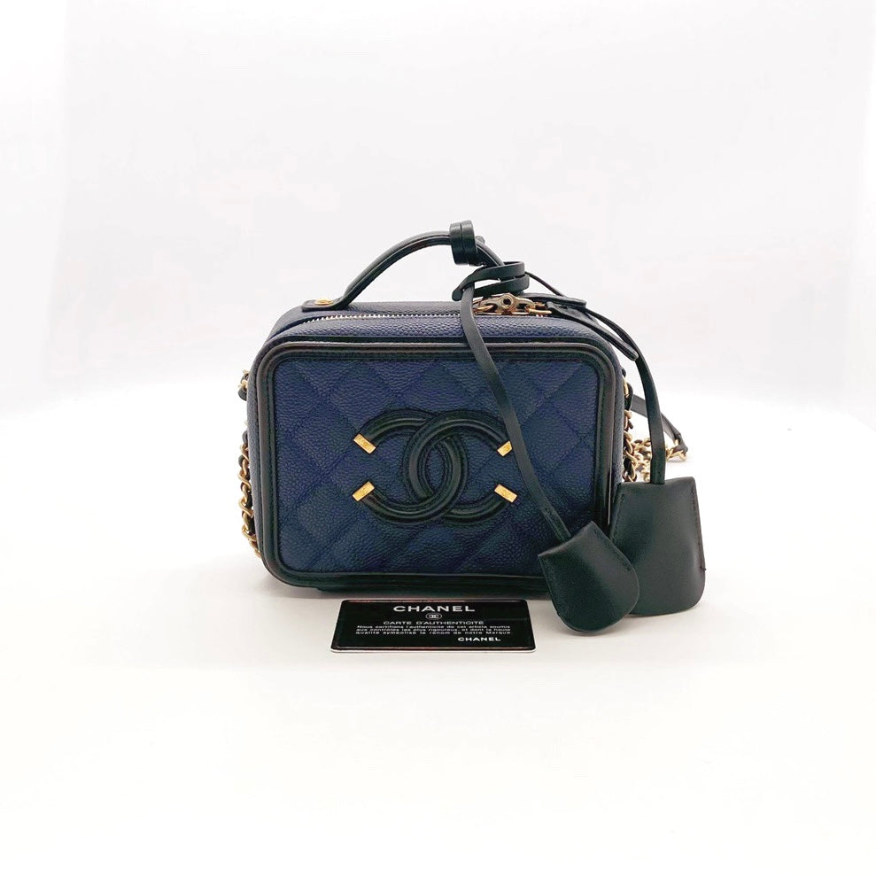 Chanel Chanel Vanity Case 17 Fixed Size buy in United States with free  shipping CosmoStore