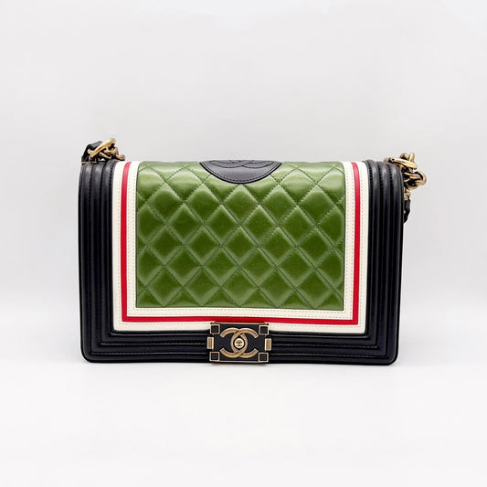 Preloved Chanel Boy New Medium