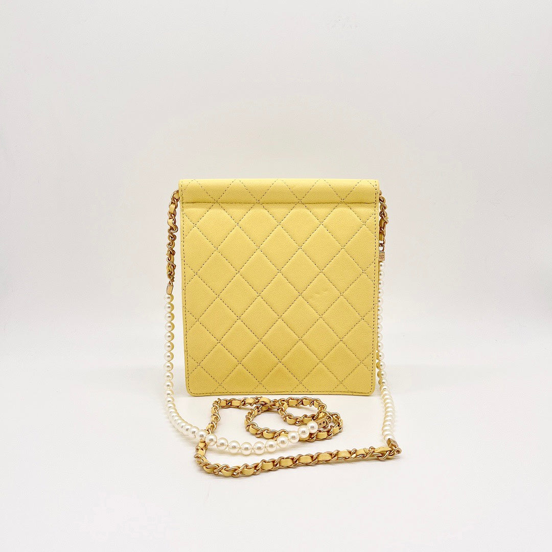 Chanel Pearl Crush Card Holder Black Lambskin Aged Gold Hardware