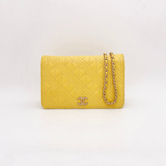 Preloved Chanel Limited Wallet On Chain (WOC)