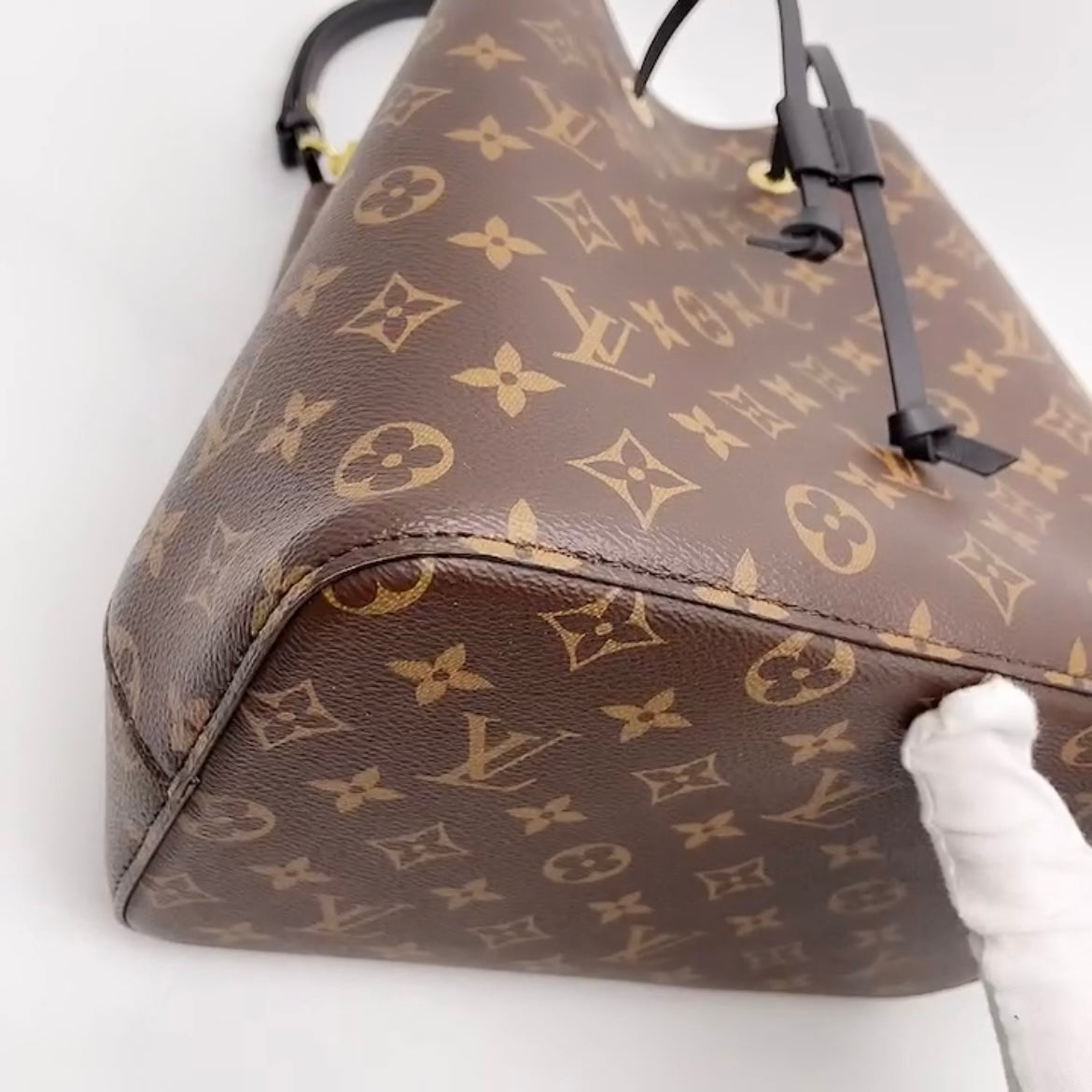 Louis Vuitton Neo Saint Monogram Canvas Shoulder Bag